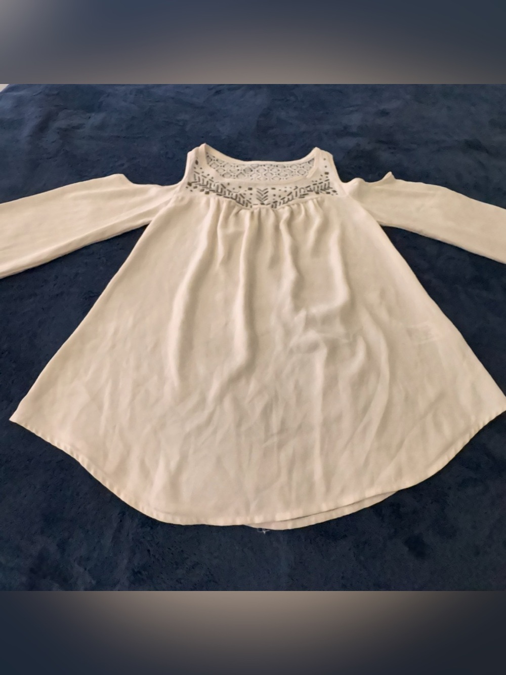 Cold-Shoulder Lace Yoke Blouse — Cream. Size:Small - Picture 6 of 7